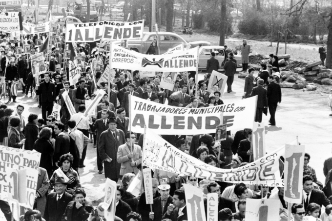 Image of an Allende protest in Chile.