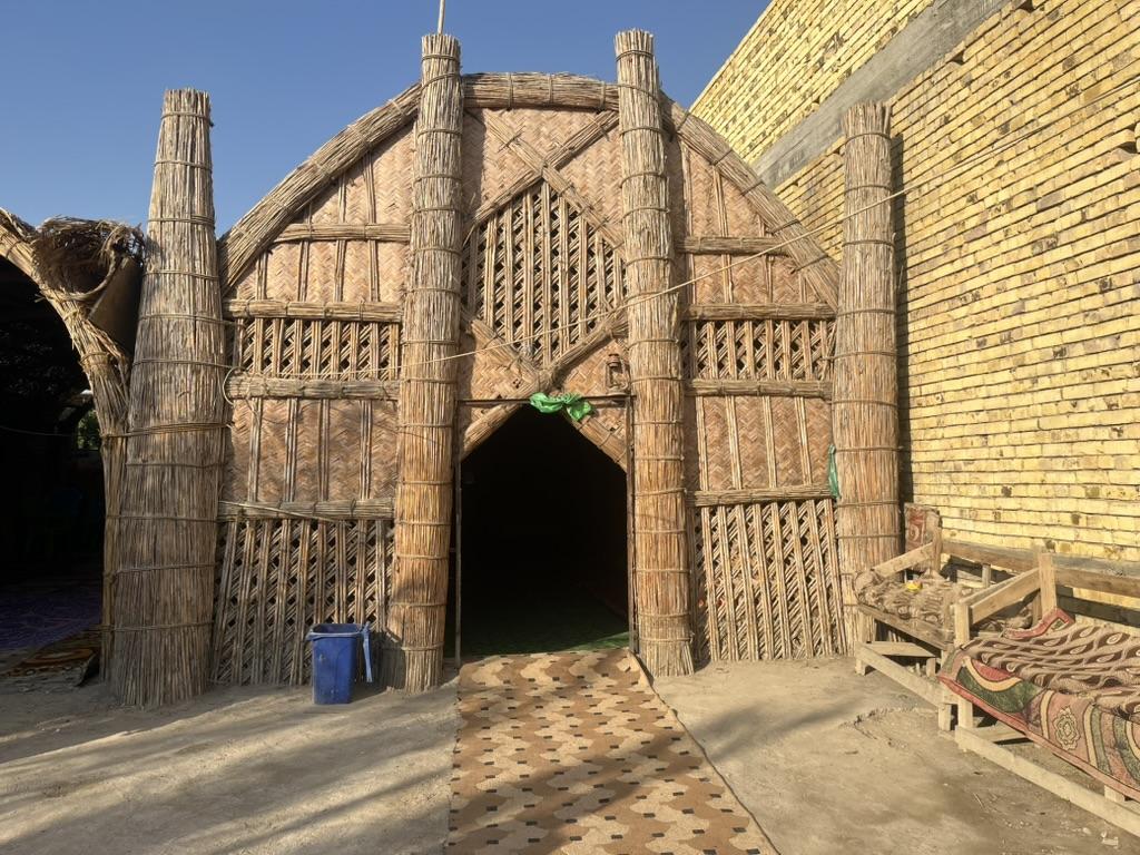 A building with a doorAI-generated content may be incorrect.