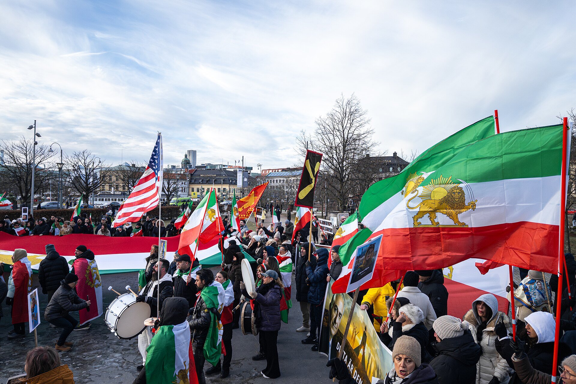 Gusanos of Monarchy: War, Exile, and the Misplacement of a Nation